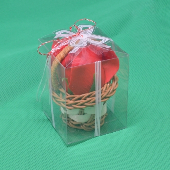 Ornament trandafir de sapun rosu in cosulet cutie acetofan si martisor